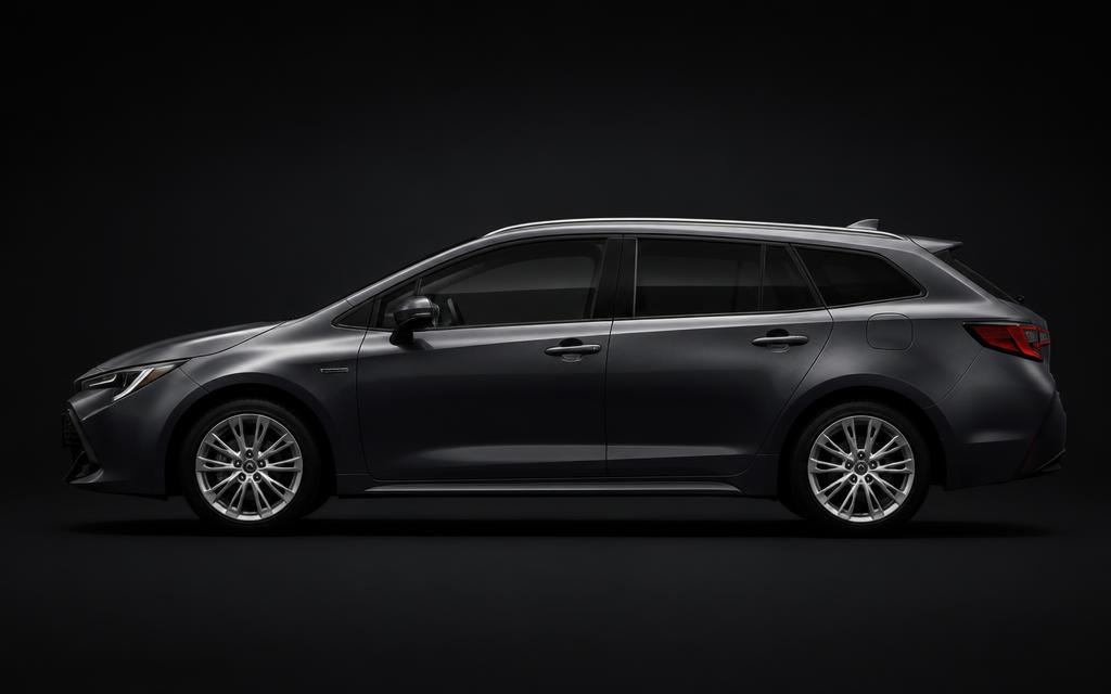 Toyota Auris hybride in antracietgrijs, zijaanzicht